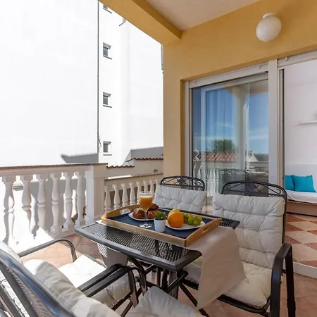 In 5715 Apartment *