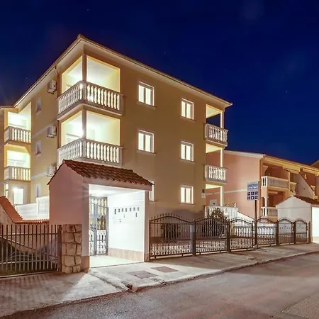 Apartamento In 5715 *